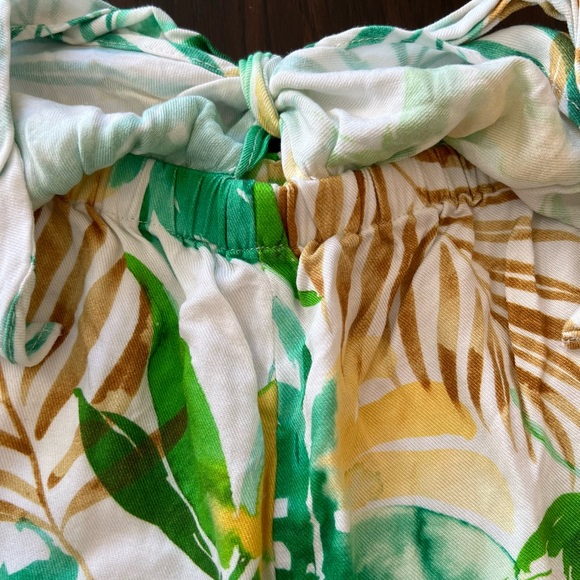 Gianni Bini White with Green/Yellow/Brown Tropical Print Shorts - Picture 8 of 15